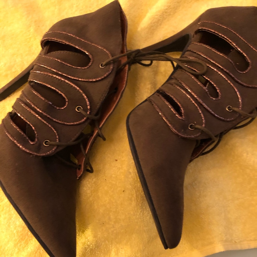 Lace up stiletto